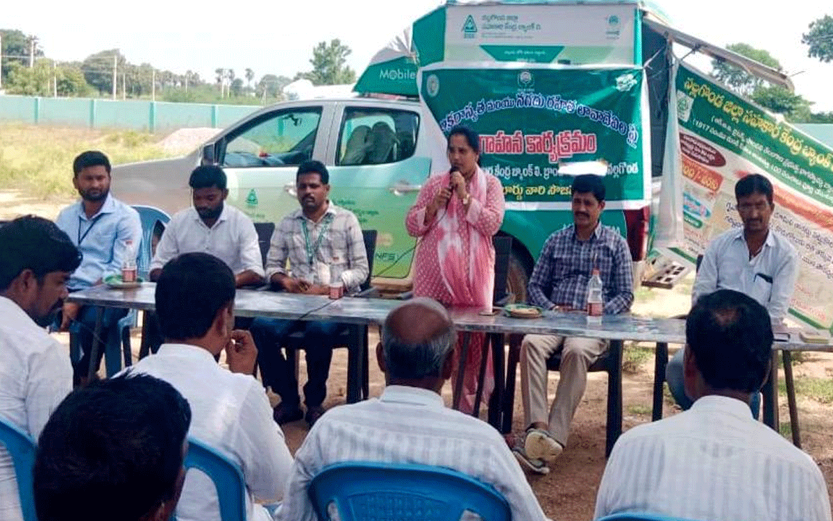 Chandur : ఆర్థిక‌ అక్షరాస్యత, నగదు రహిత లావాదేవీలపై రైతుల‌కు అవగాహన