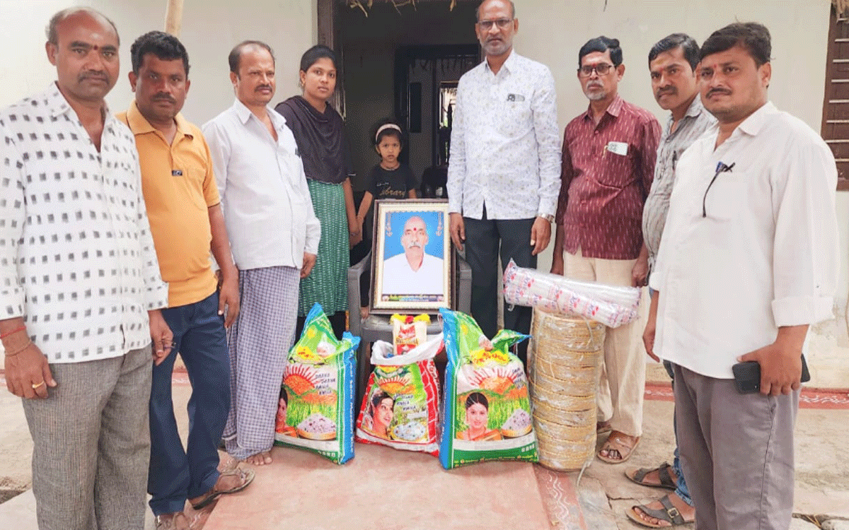 Chandur : చేనేత కార్మికులకు అండగా ఉంటాం : జూలూరు శ్రీనివాసులు
