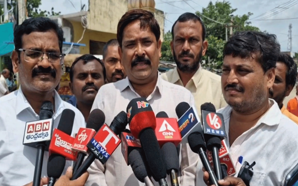 Chandur : ‘జర్నలిస్టులపై కేసులు వెంటనే ఉపసంహరించుకోవాలి’