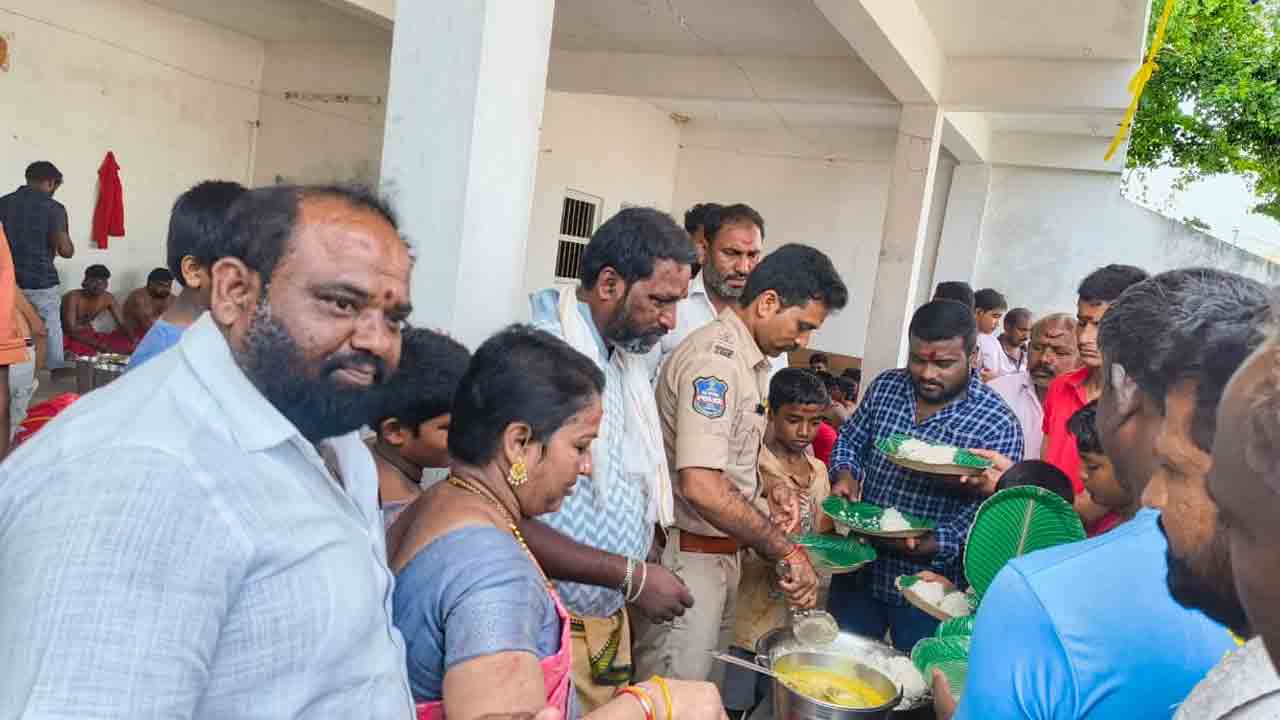 Chigurumadi | చిగురుమామిడిలో ఘనంగా దుర్గాదేవి వేడుకలు