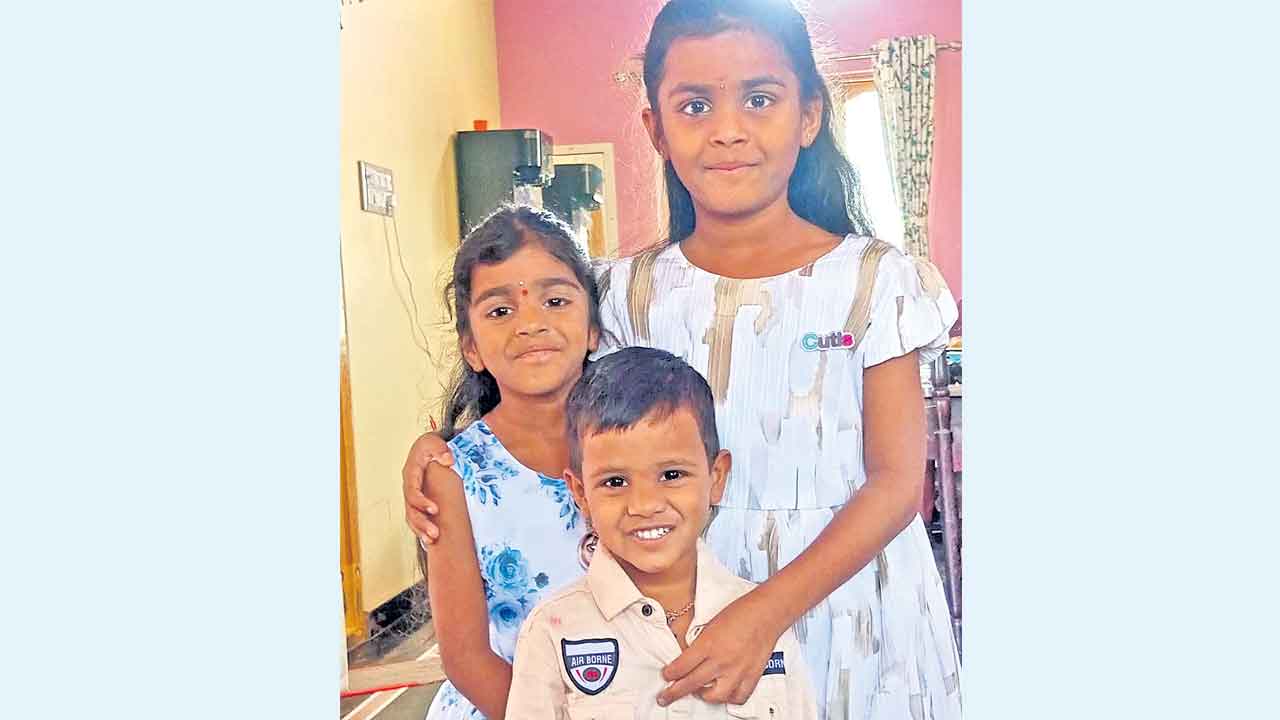 ముగ్గురు చిన్నారుల హత్య!.. కన్న తండ్రే చంపాడా!