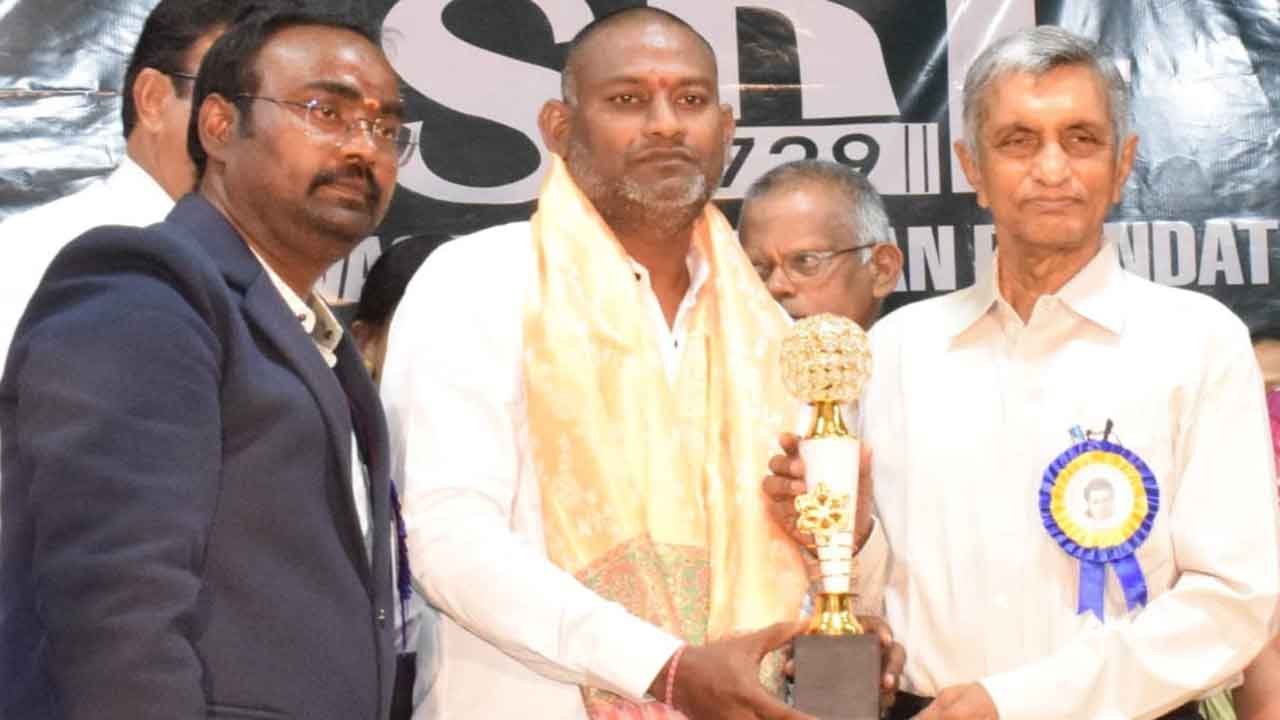 Chirra Raju goud | కేయూ పాలక మండలి సభ్యుడు చిర్ర రాజుగౌడ్కు విద్యారత్న అవార్డు