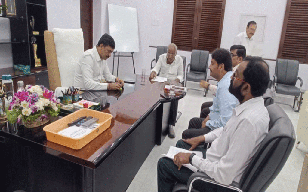Kothagudem Urban : 'కొత్తగూడెం అభివృద్ధికి తోడ్పాటు అందించండి'