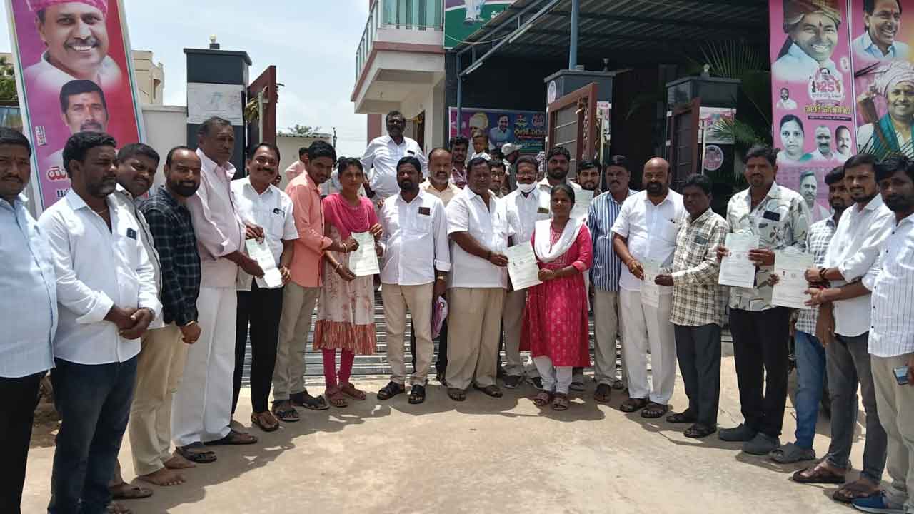 Bachhannapeta | లబ్ధిదారులకు సీఎంఆర్‌ఎఫ్‌ చెక్కుల పంపిణీ