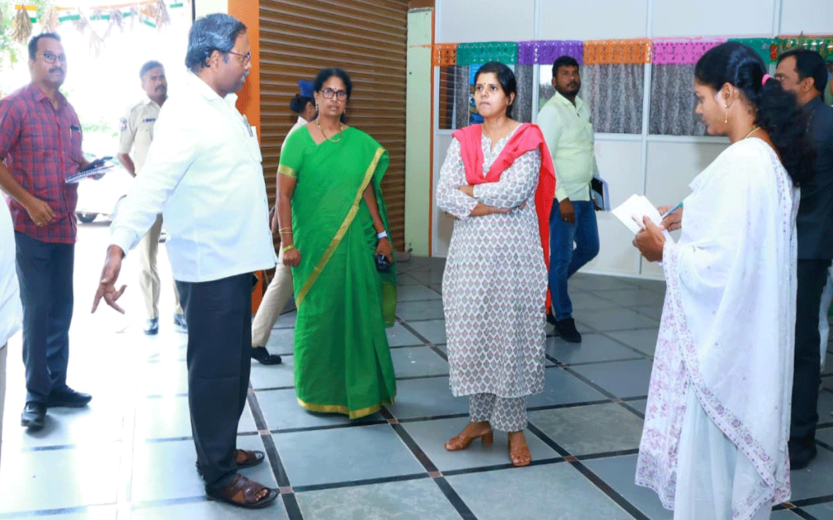 Gattuppal : ప్రభుత్వ కార్యాలయాల నిర్మాణానికి స్థలాలను గుర్తించాలి : కలెక్టర్ ఇలా త్రిపాఠి