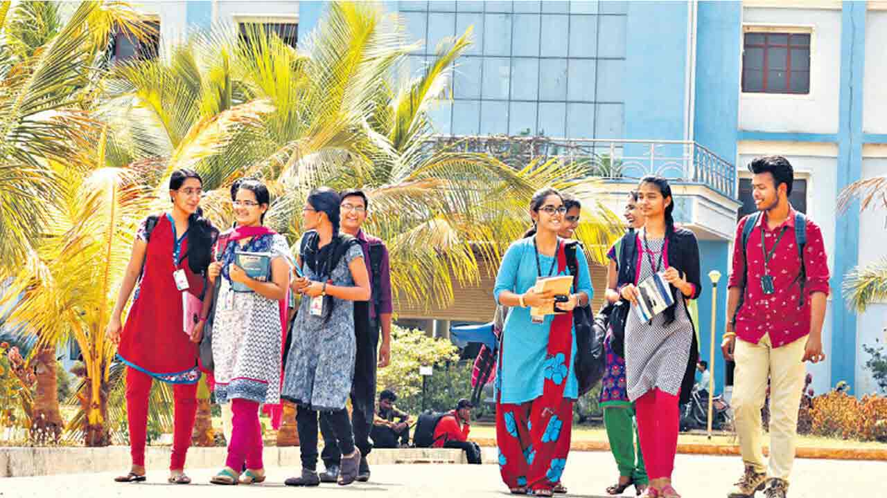 Telangana Colleges | తెలంగాణ‌లో సెప్టెంబ‌ర్ 15 నుంచి కాలేజీల నిర‌వ‌ధిక బంద్..!