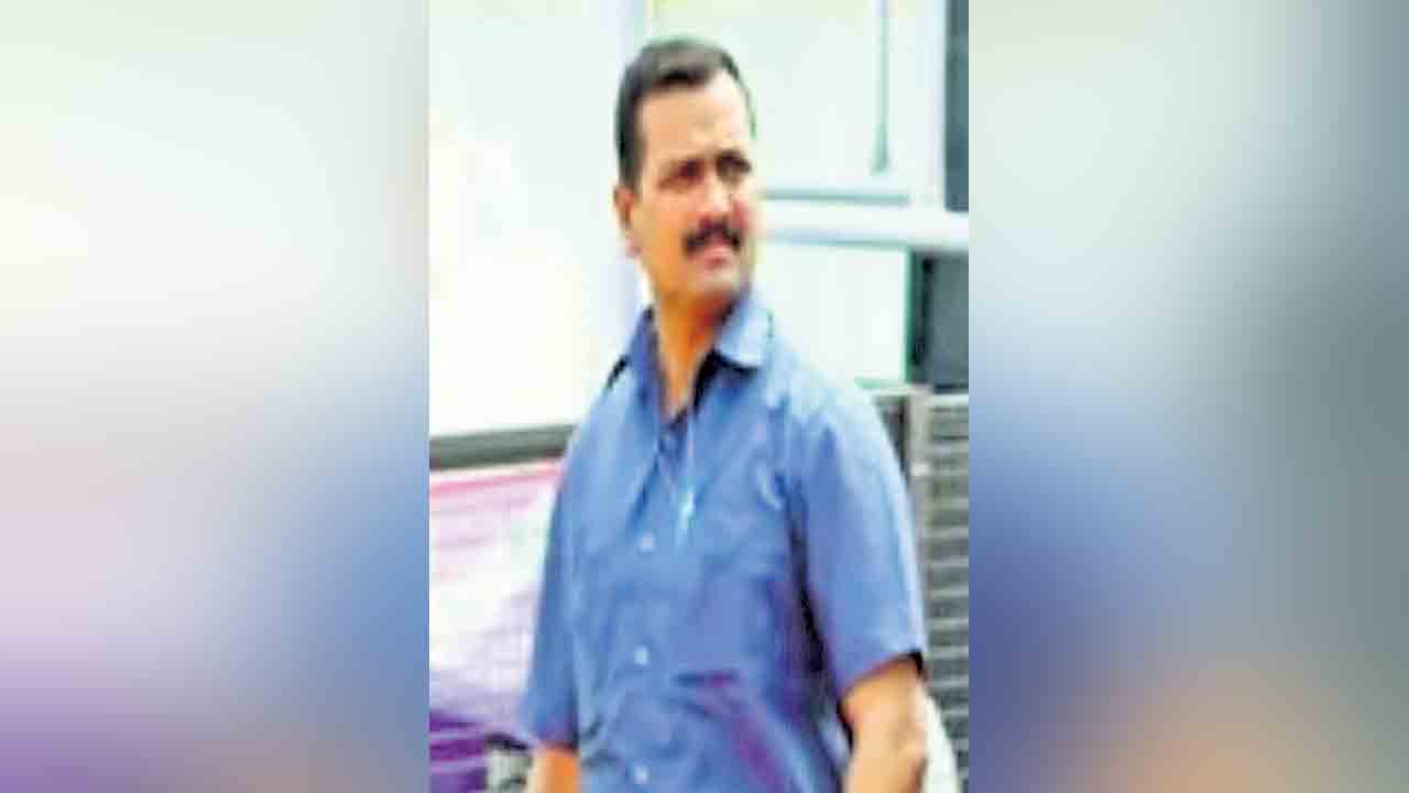 లారీ లోడ్‌ పక్కదారి.. కాంగ్రెస్‌ ఎమ్మెల్యే గన్‌మన్‌ నిర్వాకం