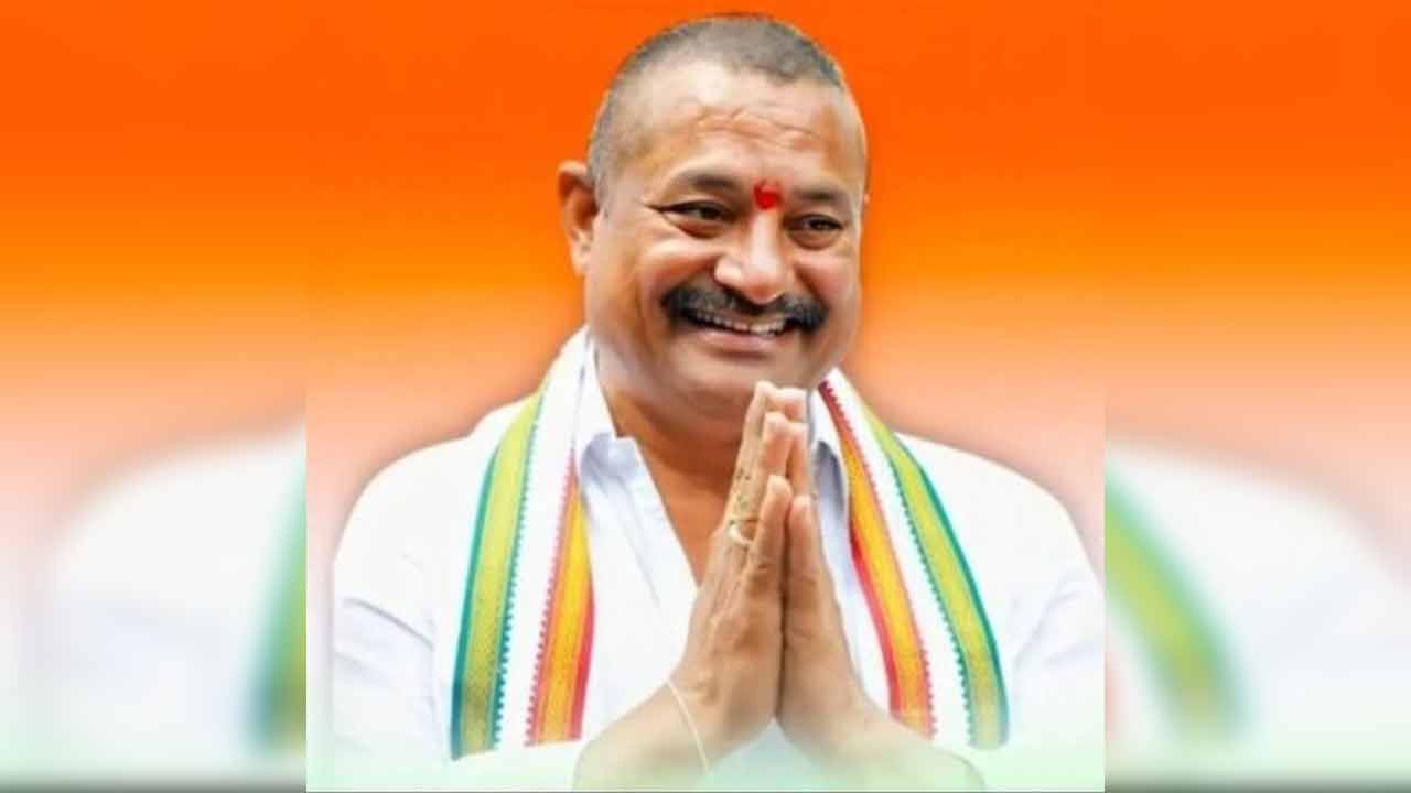 Congress MLA | యూరియాను బ్లాక్‌లో అమ్మిన కాంగ్రెస్ ఎమ్మెల్యే గ‌న్‌మెన్