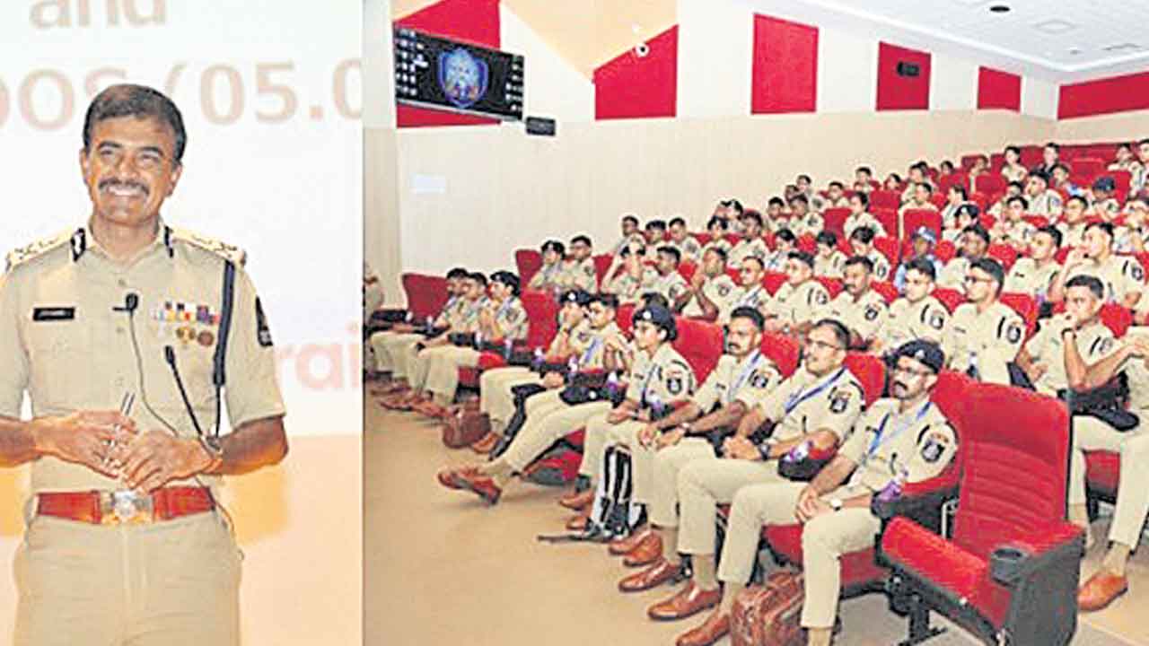 టీజీఐసీసీసీని సందర్శించిన ట్రైనీ ఐపీఎస్‌ల బృందం