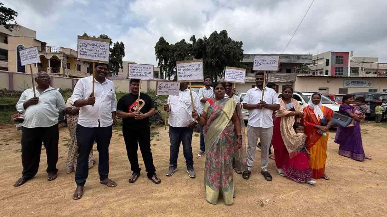 CSI | చర్చి ఎన్నికల్లో అక్రమాలు జరిగాయంటూ ధర్నా