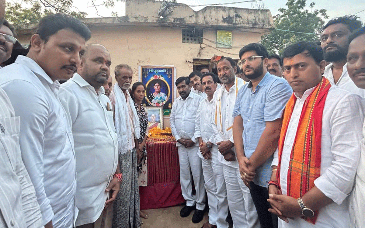 Adavidevulapally : ద‌స్సి కుటుంబానికి మాజీ మంత్రి జ‌గ‌దీశ్‌రెడ్డి ప‌రామ‌ర్శ‌