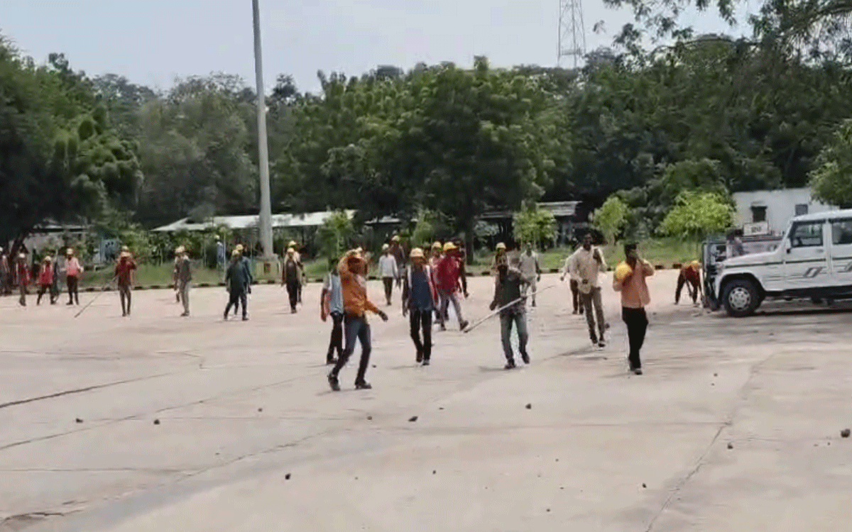 Palakaveedu : ద‌క్క‌న్ సిమెంట్ ఫ్యాక్ట‌రీలో ఉద్రిక్త‌త‌