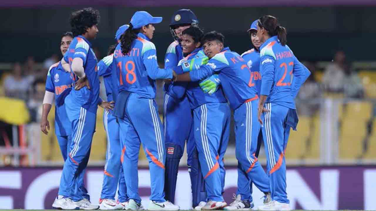 INDW vs SLW | తిప్పేస్తున్న దీప్తి.. ఆరో వికెట్ కోల్పోయిన శ్రీలంక