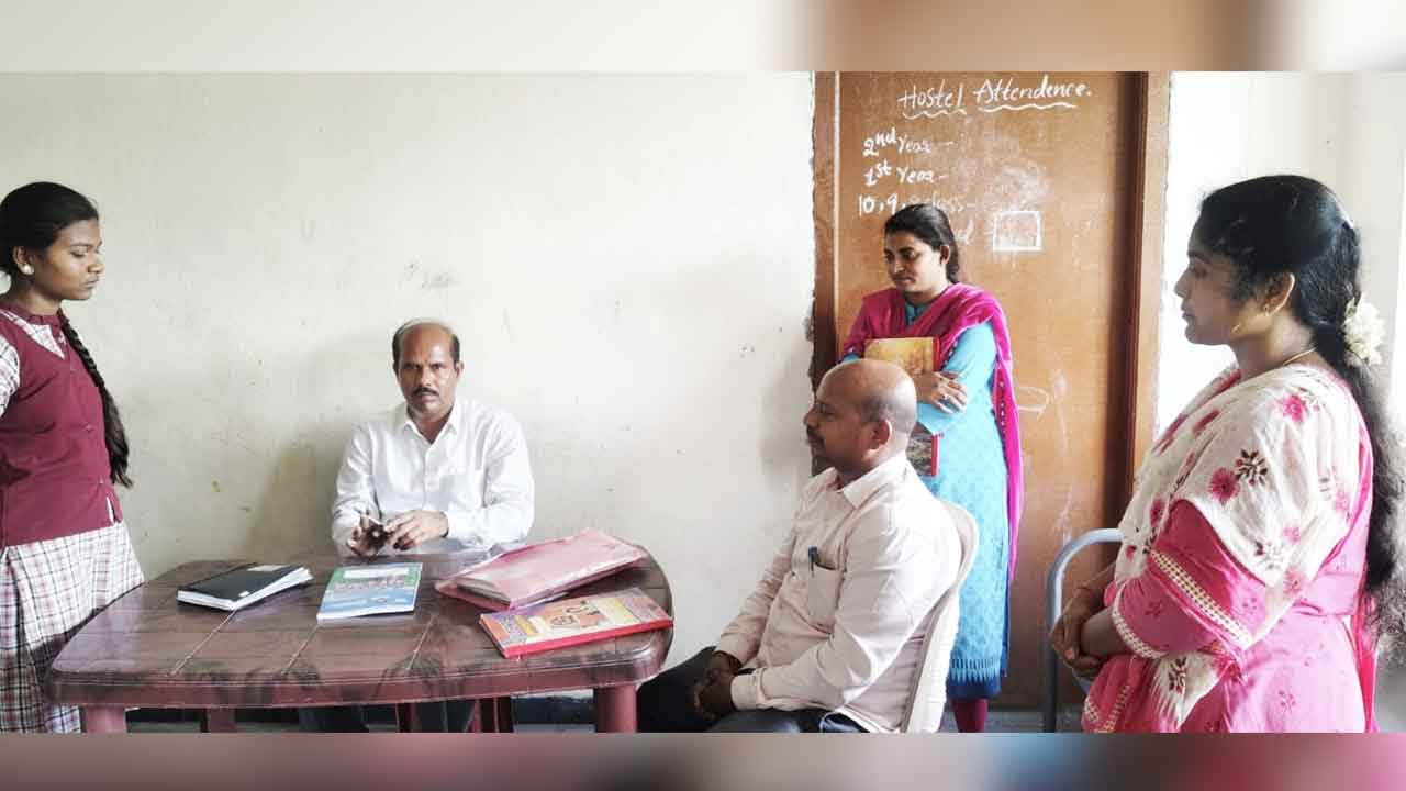 DEO Yadaiah | పాఠశాలలను ఆకస్మికంగా తనిఖీ చేసిన డీఈవో యాదయ్య