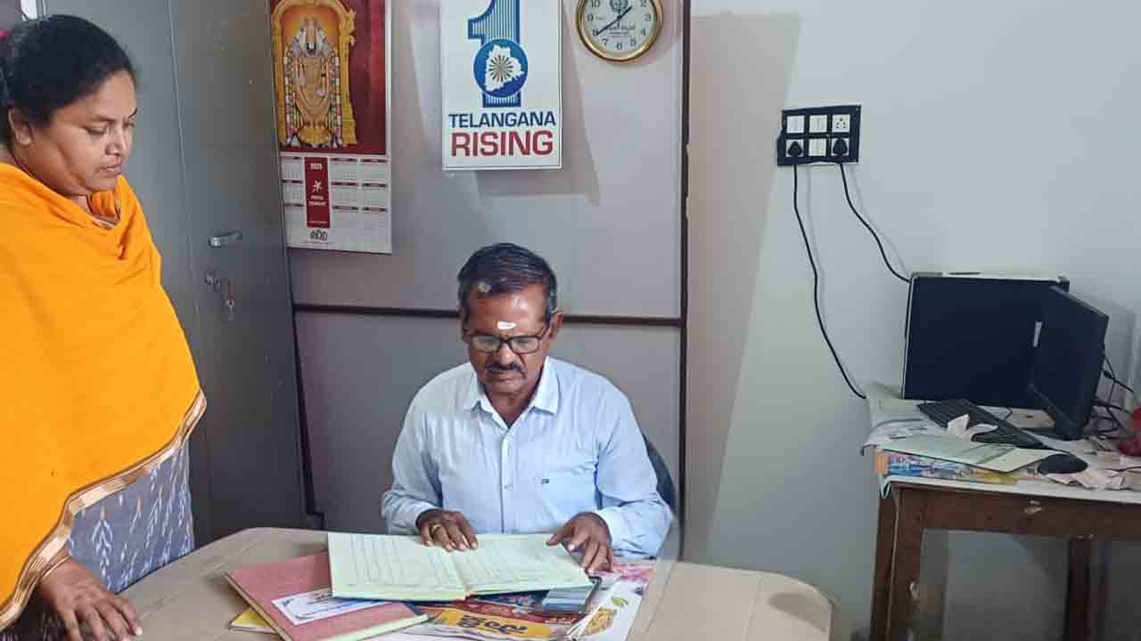 DLPO Venkat Reddy | గ్రామపంచాయతీ రికార్డులన్నీ పకడ్బందీగా నిర్వహించాలి : డీఎల్పీవో వెంకట్ రెడ్డి
