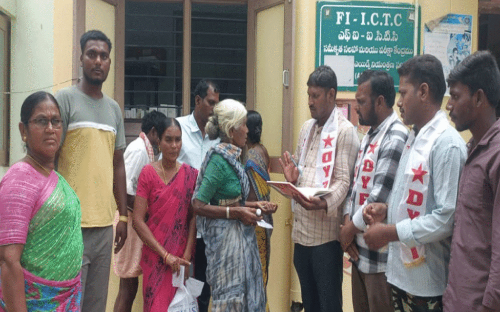 Munugode : 'మునుగోడు పీహెచ్‌సీలో ప్రజలకు అందని వైద్యం'