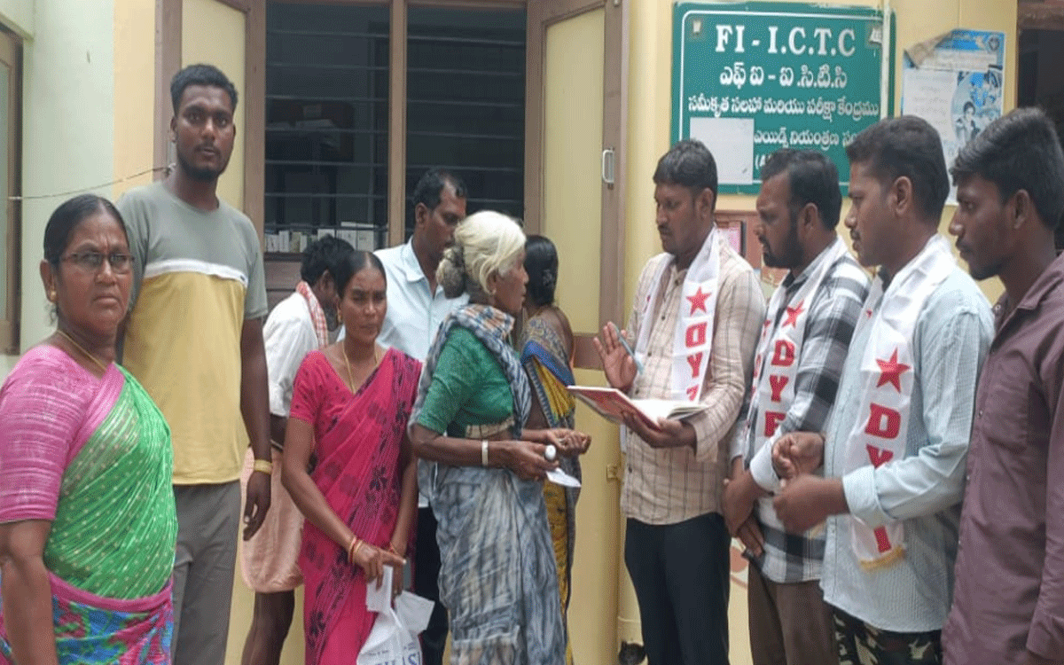 Munugode : ‘మునుగోడు పీహెచ్‌సీలో ప్రజలకు అందని వైద్యం’