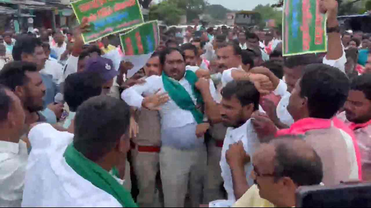 Errabelli Dayaker Rao | అన్న‌దాత‌ల‌కు మ‌ద్ధ‌తుగా ధ‌ర్నా.. మాజీ మంత్రి ఎర్ర‌బెల్లి ద‌యాక‌ర్ రావు అరెస్ట్