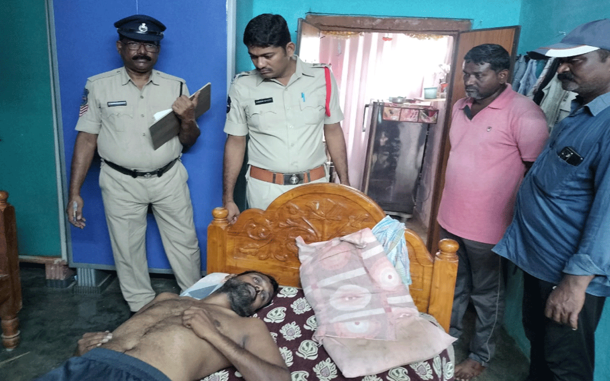Ramavaram : కుటుంబ కలహాలతో వ్యక్తి ఆత్మహత్య