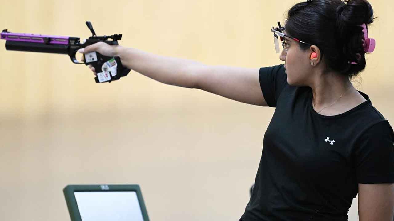 Esha Singh: ఐఎస్ఎస్ఎఫ్ వ‌ర‌ల్డ్ క‌ప్‌.. ఎయిర్ పిస్తోల్ ఈవెంట్‌లో గోల్డ్ కొట్టిన ఇషా సింగ్‌