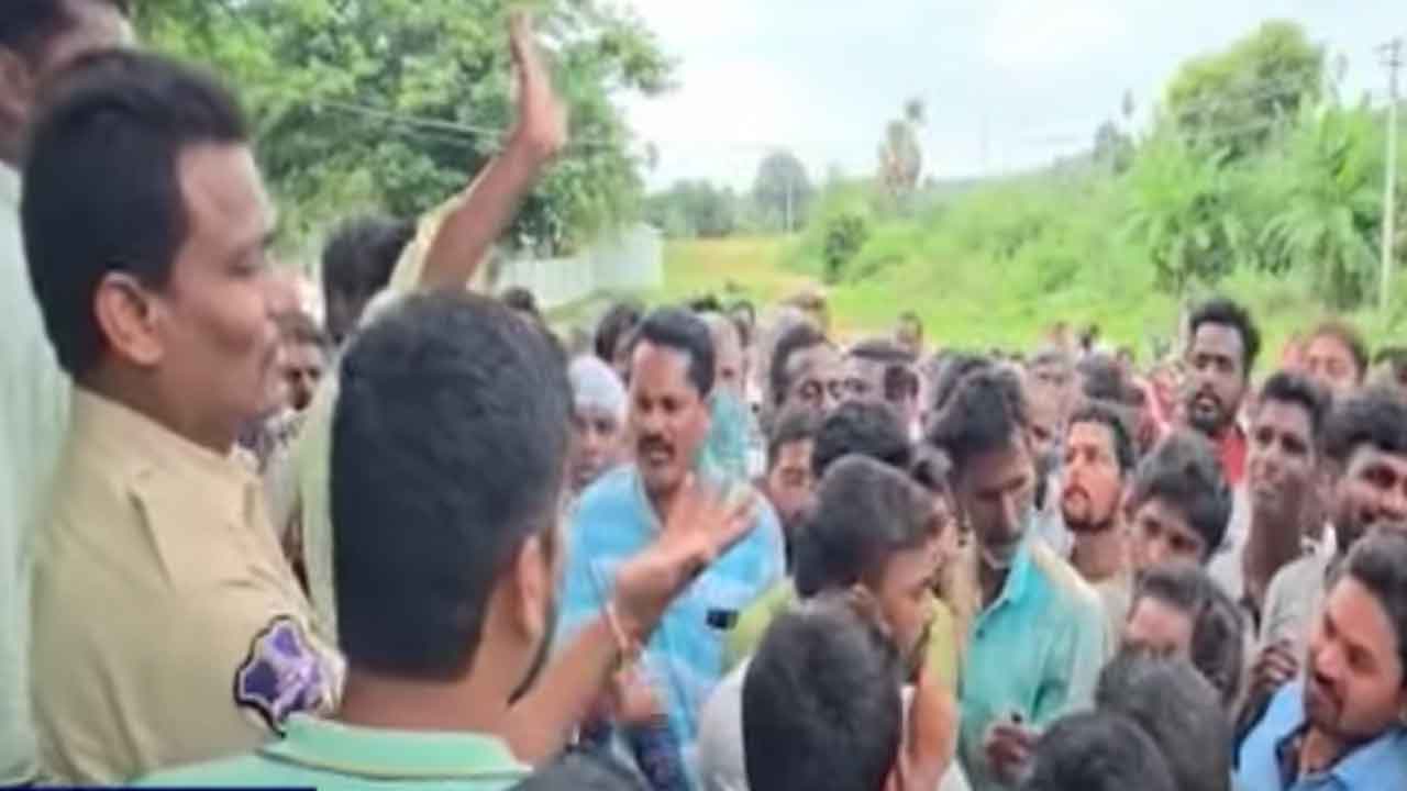 కడుపు మండిన రైతుపై కాంగ్రెస్‌ ఫిర్యాదు