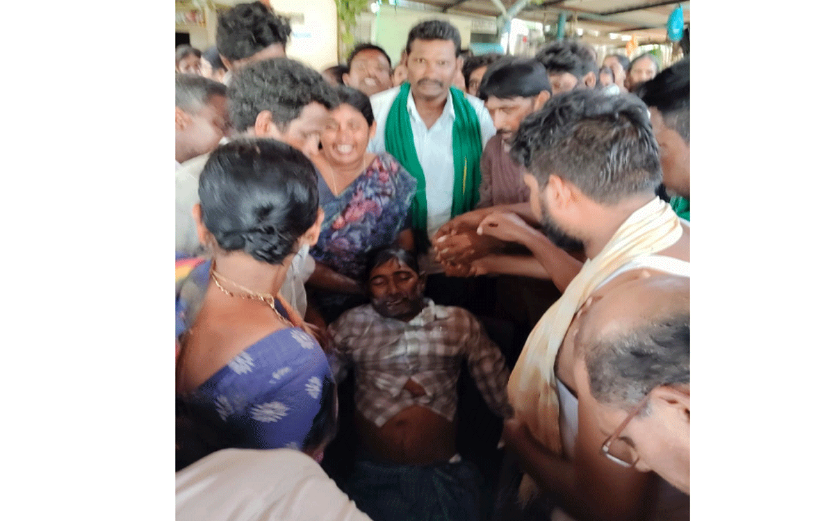 Karepally : గుండెపోటుతో రైతు మృతి