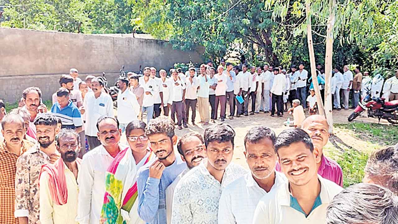 తప్పని పడిగాపులు