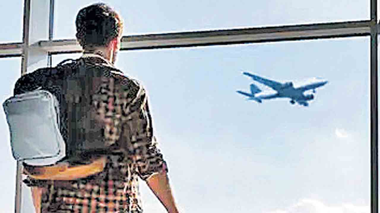 ట్రంప్ దెబ్బకు విమాన చార్జీలకు రెక్కలు.. భారత్ నుంచి అమెరికాకు రెట్టింపు ధరలు