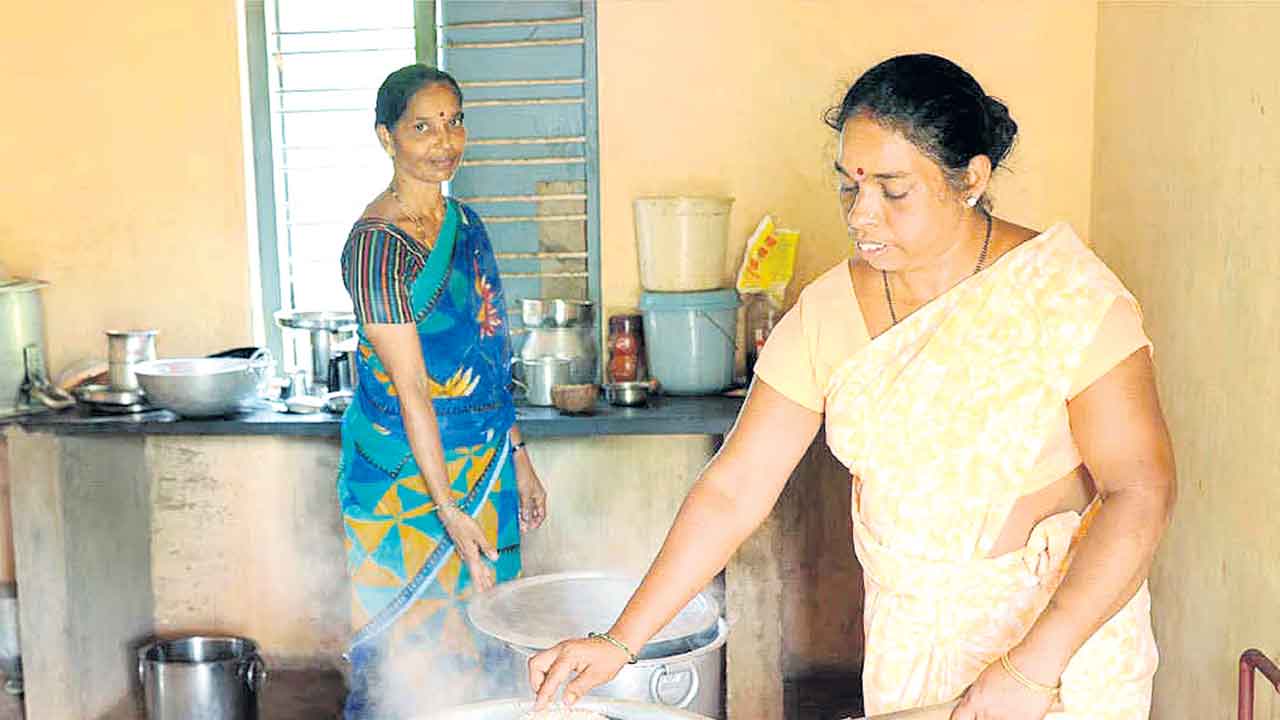 వంట చేయలేం.. భోజనం పెట్టలేం!