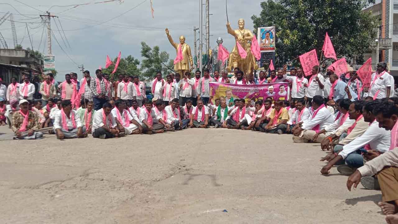 Former MLA Gandra | రైతులను అరిగోస పెడుతున్న కాంగ్రెస్ మాజీ ఎమ్మెల్యే గండ్ర