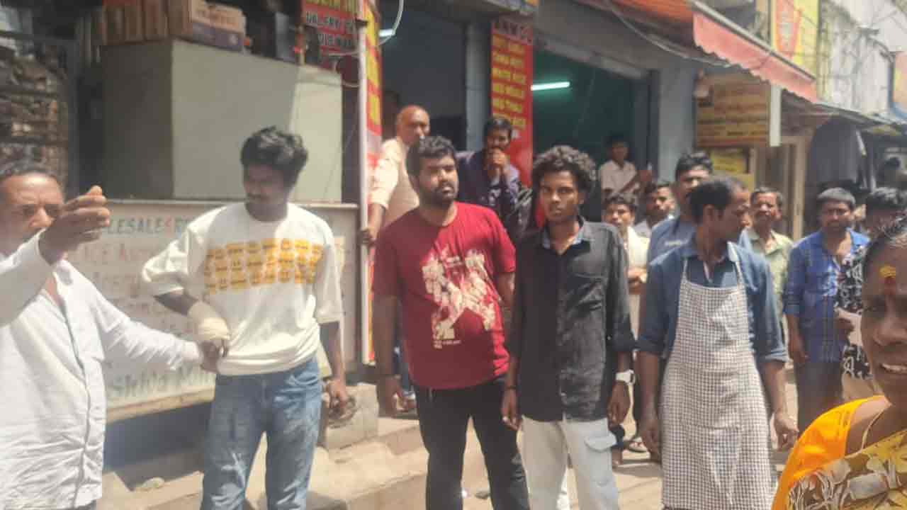 Hyderabad | గంజాయి మత్తులో యువకుల వీరంగం.. ముగ్గురిపై దాడి