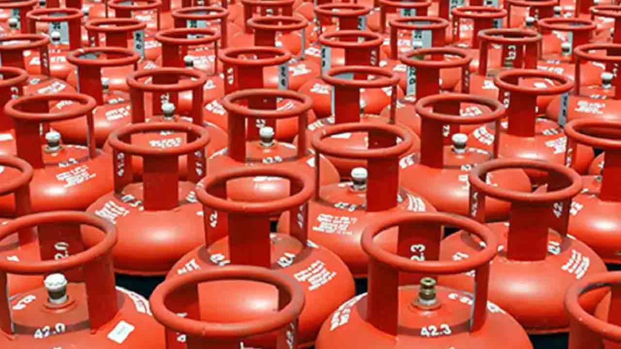 LPG Portability | గ్యాస్‌ సిలిండర్‌కూ పోర్టబిలిటీ.. ఎల్‌పీజీ డీలర్‌ను మార్చుకోవచ్చు..