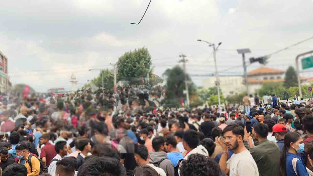 అవినీతి సర్కారుపై జెన్‌-జెడ్‌ యుద్ధ భేరి