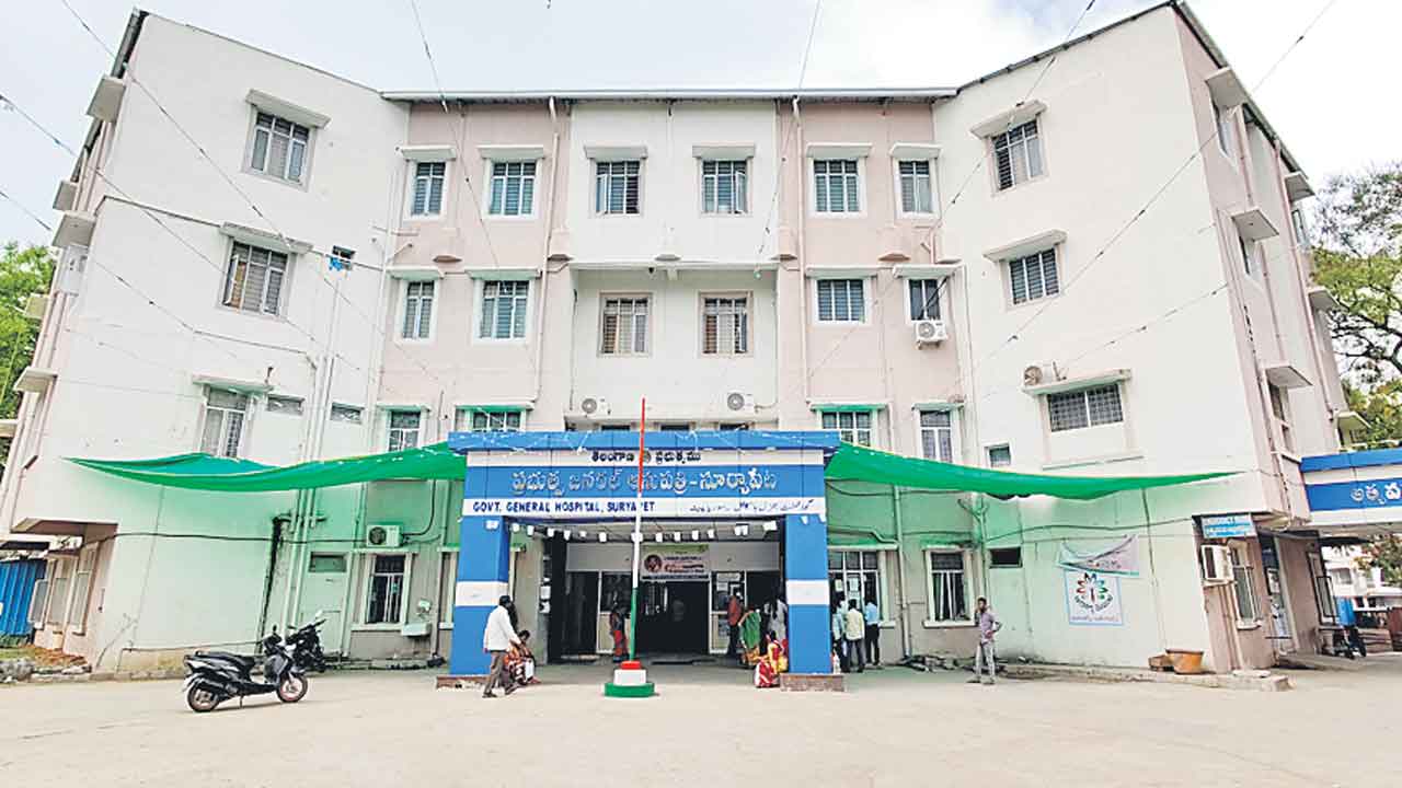 పన్నెండు ఉద్యోగాలు.. పావు కోటి మామూళ్లు..?