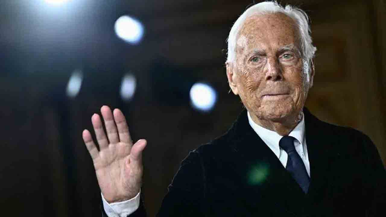 దిగ్గజ ఫ్యాషన్‌ డిజైనర్‌ జార్జియో అర్మానీ కన్నుమూత