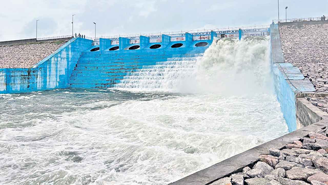 కూలిపోయిందన్న కాళేశ్వరం నీళ్లతో లక్షన్నర కోట్ల ప్రాజెక్టు!