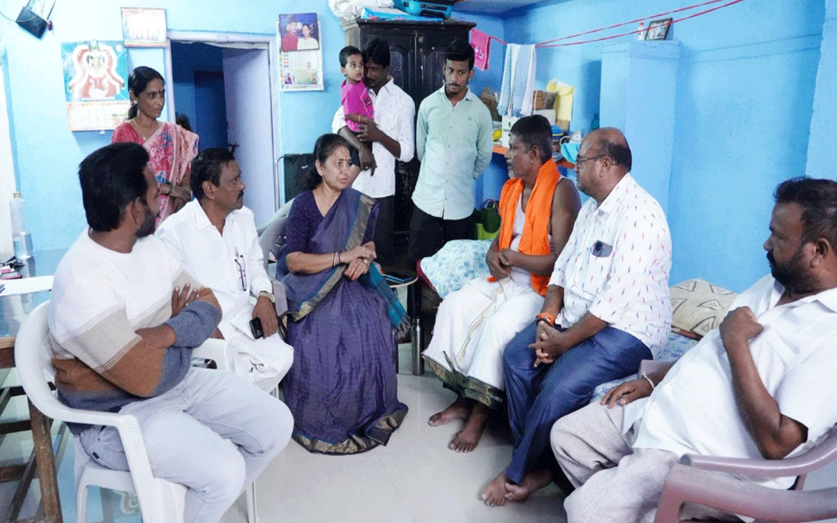 Aleru : శ్రీనివాస్‌కు గొంగిడి సునీత ప‌రామ‌ర్శ