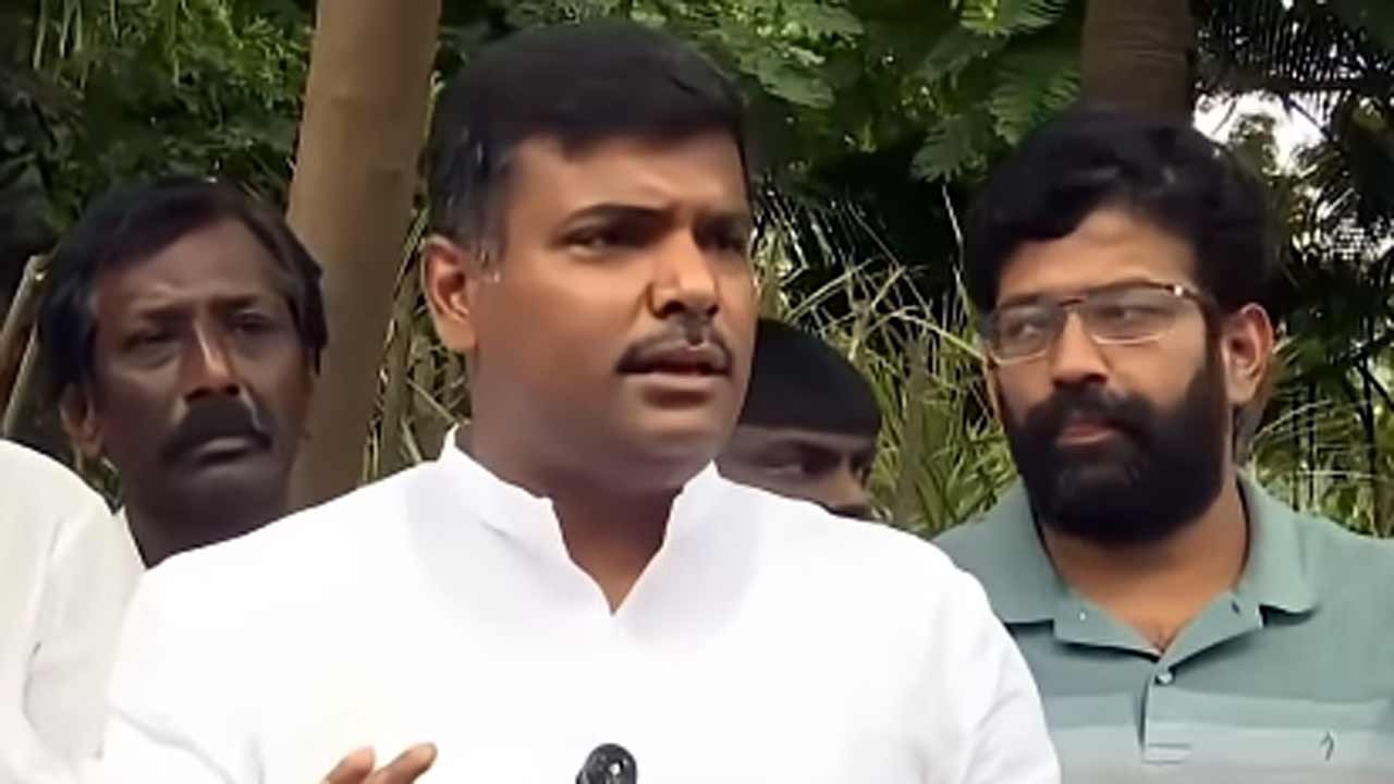 Gudivada Amarnath | బాలకృష్ణకు చిరంజీవికి నక్కకు నాగలోకానికి ఉన్నంత తేడా ఉంది.. గుడివాడ అమర్నాథ్ సెటైర్లు