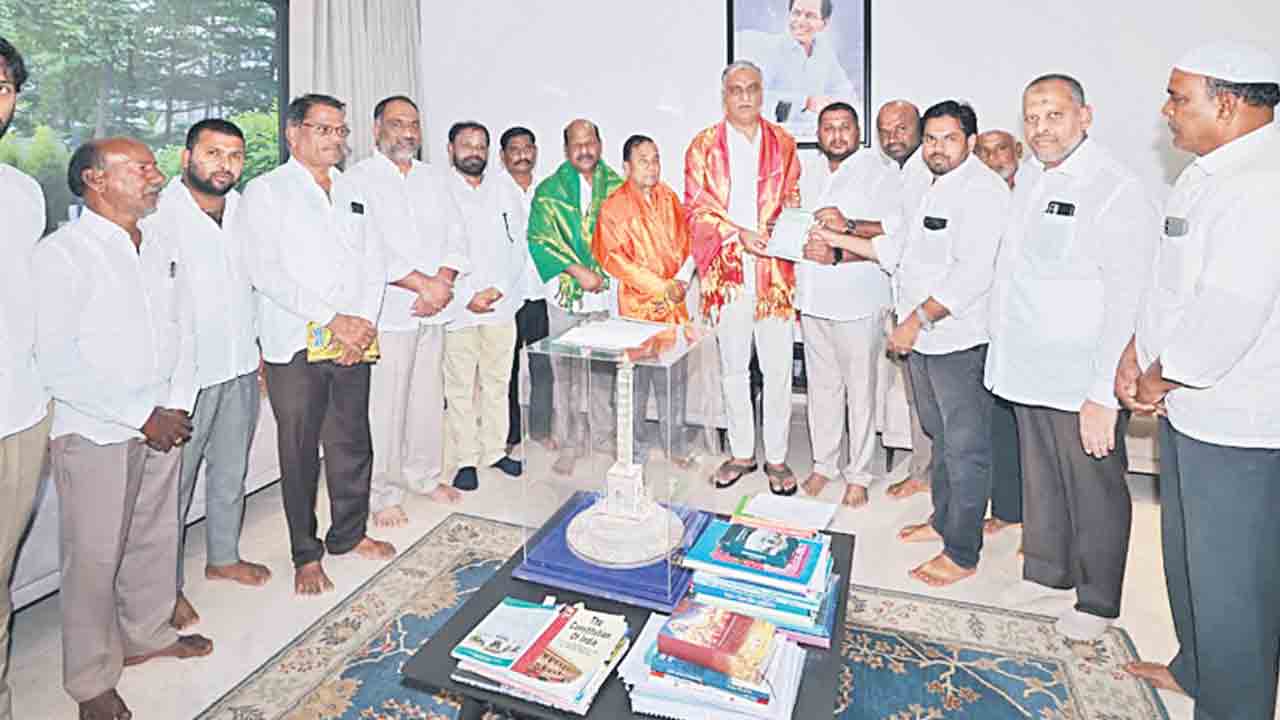 హరీశ్‌రావును కలిసిన ప్రజాప్రతినిధులు