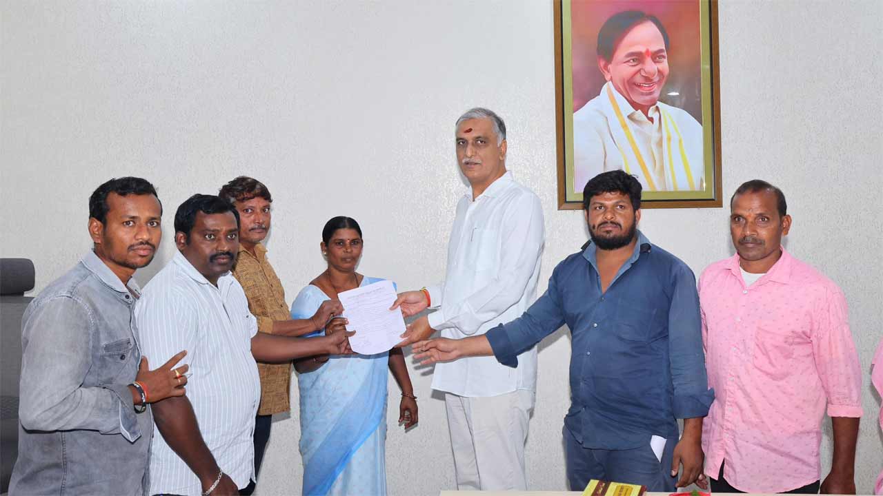 Harish Rao | వారికి బతుకమ్మ, దసరా లేకుండా చేయడం దుర్మార్గం.. జీతాలు ఇవ్వకపోవడంపై హరీశ్‌రావు ఫైర్‌