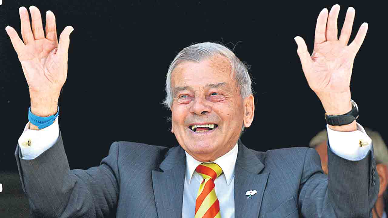 డికీ బర్డ్‌ అస్తమయం.. కన్నుమూసిన దిగ్గజ అంపైర్‌