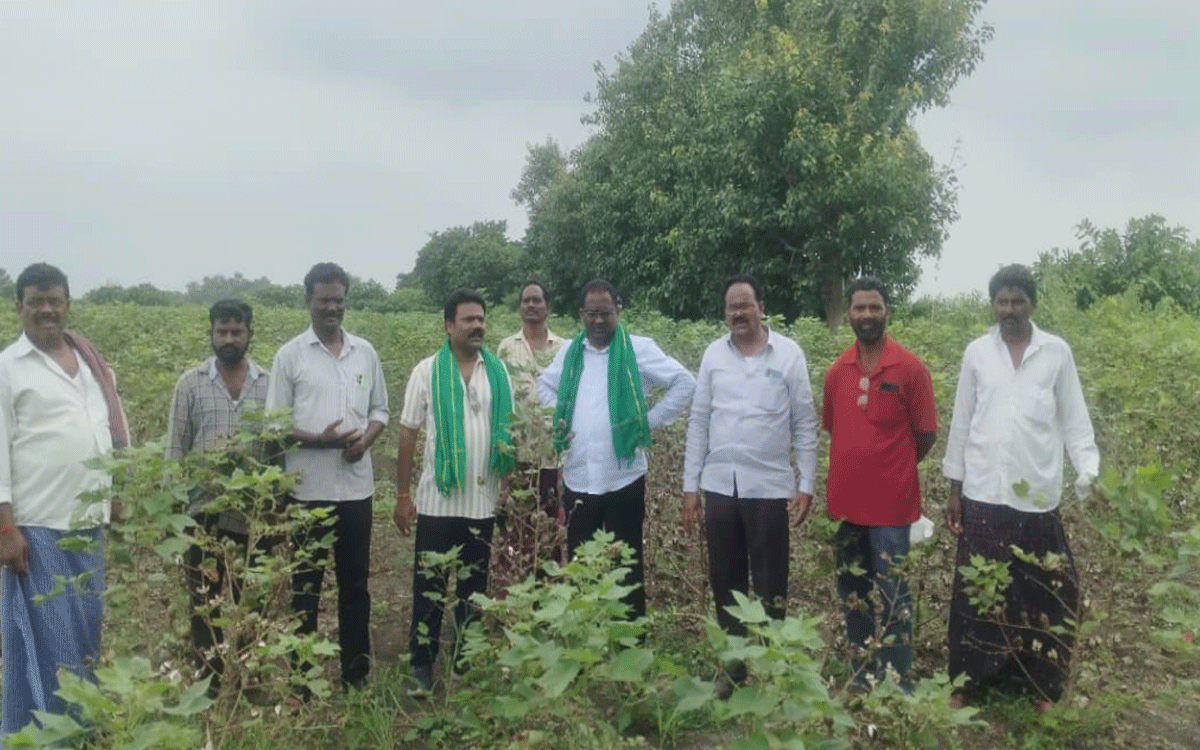Bonakal : నష్టపోయిన పత్తి రైతులను ప్రభుత్వం ఆదుకోవాలి : భాగం హేమంతరావు