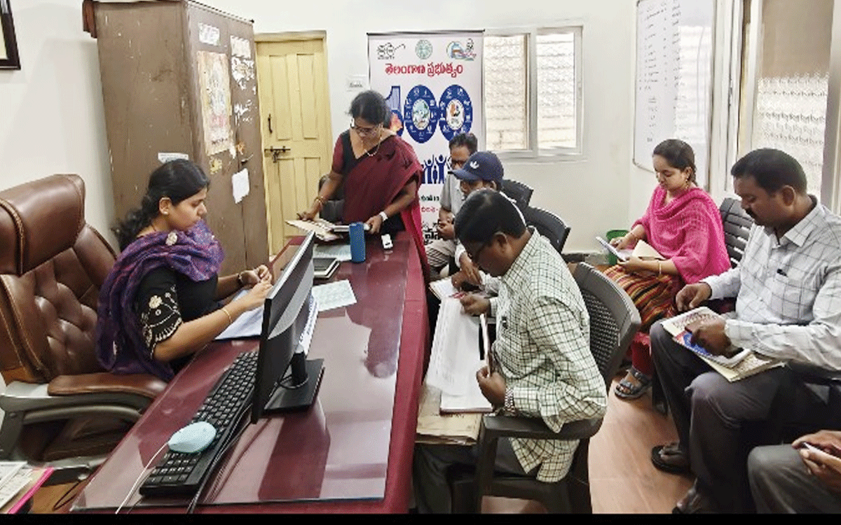 Chandur : అర్హులు ఎన్ఎఫ్‌బీఎస్‌కు ద‌ర‌ఖాస్తు చేసుకునేలా చూడాలి : క‌లెక్ట‌ర్ ఇలా త్రిపాఠి