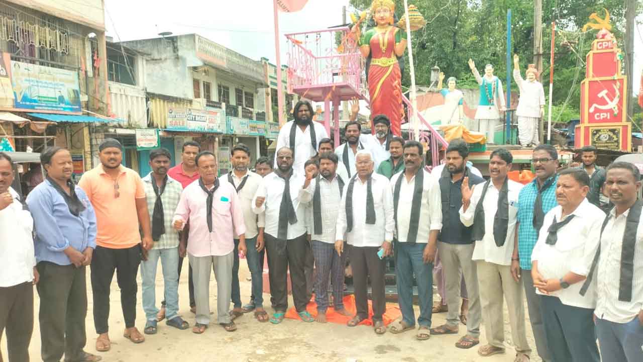 BRS | కేసీఆర్‌పై కాంగ్రెస్ తప్పుడు ప్రచారం.. నల్ల బ్యాడ్జీలతో బీఆర్‌ఎస్‌ శ్రేణుల నిరసన