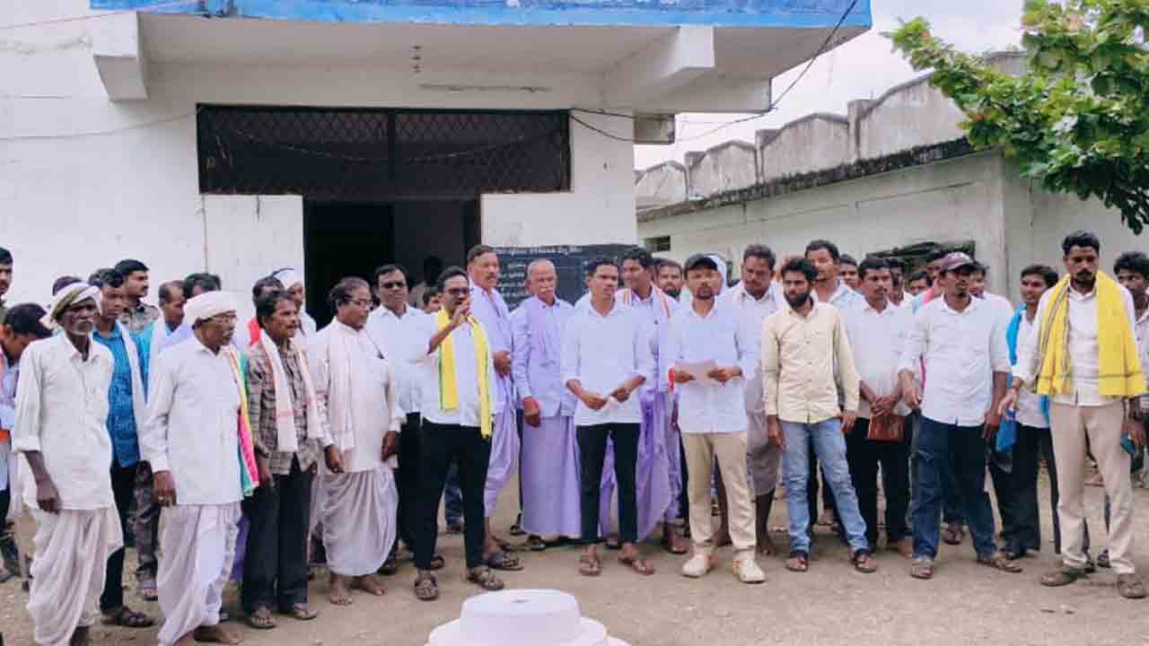 Atram Parameshwar | అర్హులందరికి ఇందిరమ్మ ఇల్లు ఇవ్వాలి : ఆత్రం పరమేశ్వర్