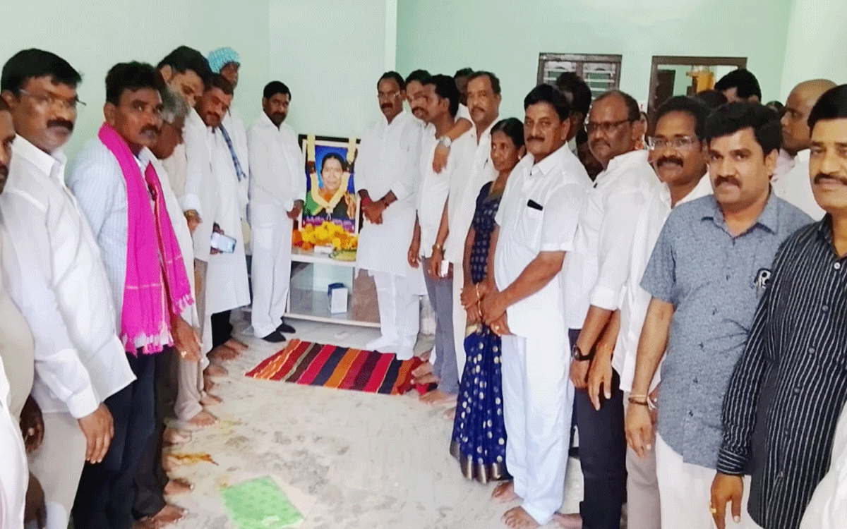 Chandur : సురేందర్ గౌడ్ కుటుంబానికి మాజీ మంత్రి జ‌గ‌దీశ్‌రెడ్డి ప‌రామ‌ర్శ‌