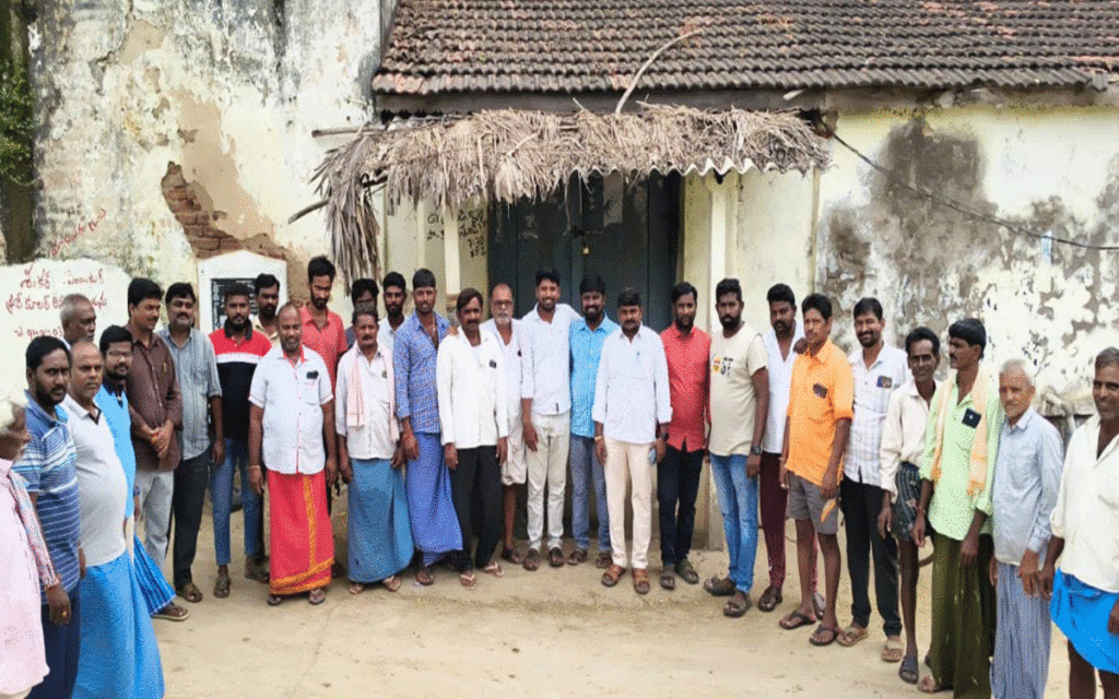 Aravapally : తాగునీరు అందివ్వాల‌ని గ్రామ‌స్తుల నిర‌స‌న‌