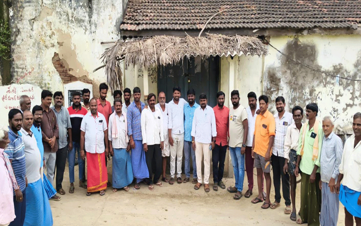 Aravapally : తాగునీరు అందివ్వాల‌ని గ్రామ‌స్తుల నిర‌స‌న‌