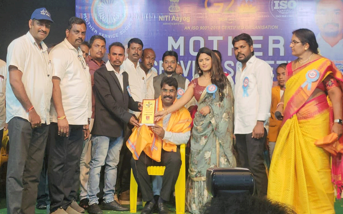 Nakrekal : బెల్లి జనార్ధన్‌కు ఎన్టీఆర్ నేష‌న‌ల్ అవార్డు-2025 ప్ర‌దానం