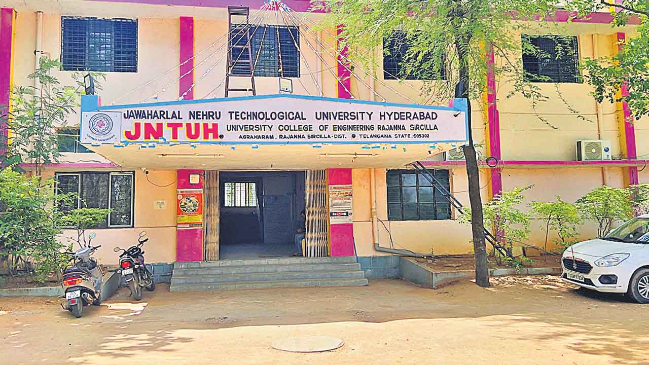 సిరిసిల్ల ‘జేఎన్టీయూ’కు భవనం నిర్మించండి